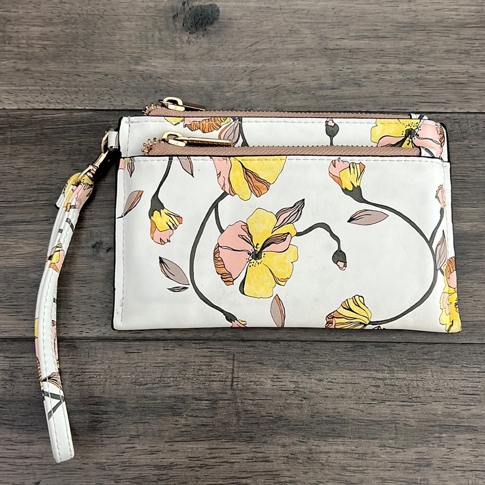 A New Day Clutch‎ Wrislet White Floral